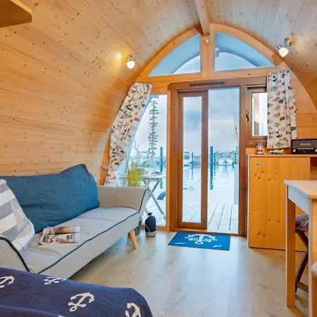 Hausboot Dotterbart Botel *